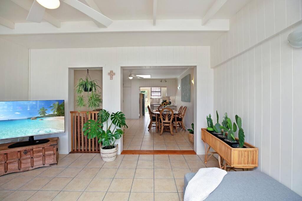 Apartment 300m To Beach*pets Allowed*boho Shack